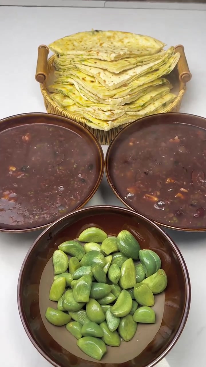 过了腊八就是年 教你在家腌腊八蒜 熬腊八粥