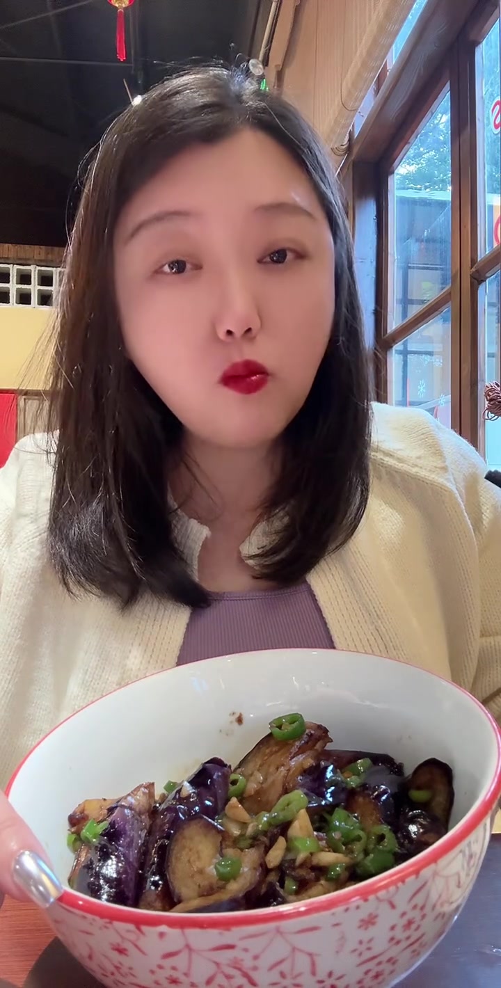 吃一碗红烧茄子盖饭