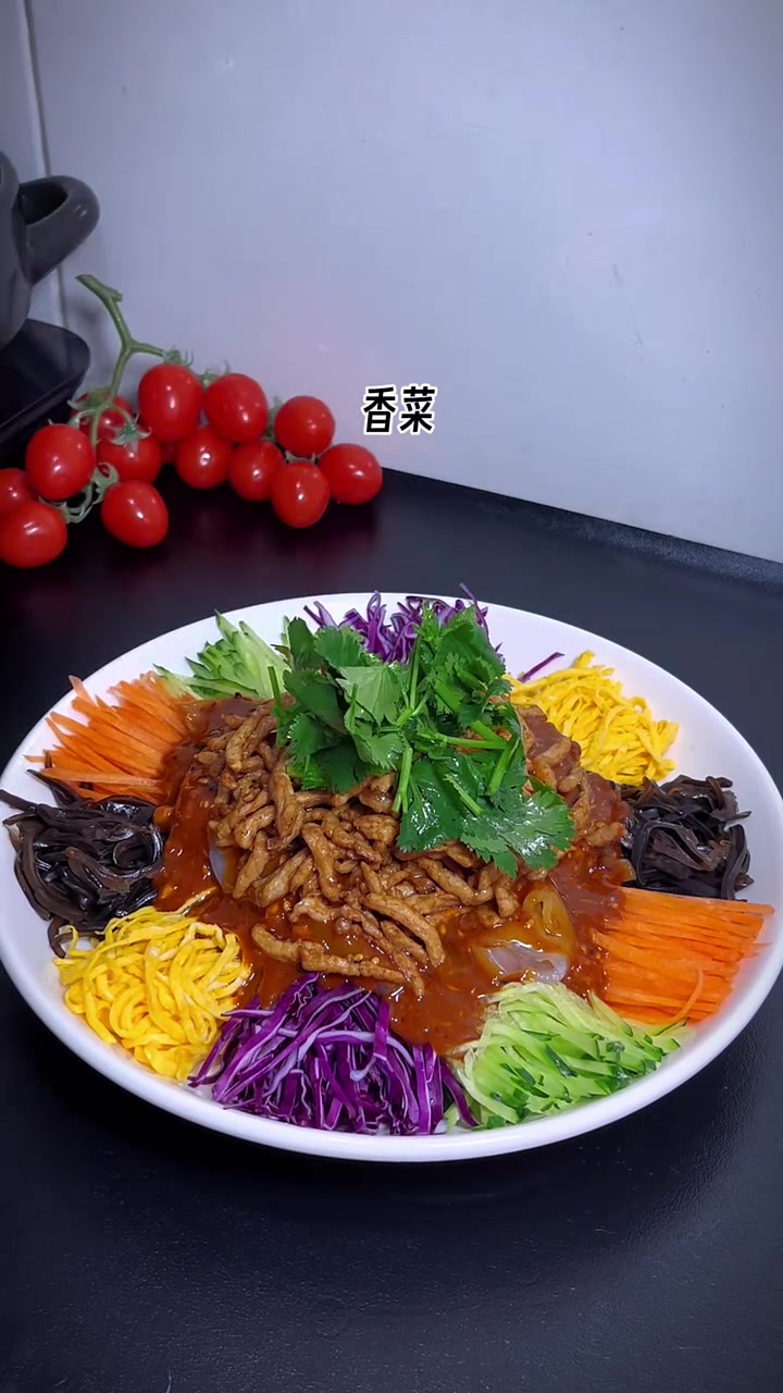 年夜饭必不可少的一道凉菜菜 五彩大拉皮 清凉爽口 色彩鲜艳 好看又好吃