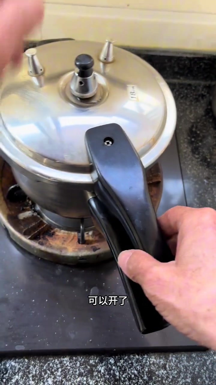 成都家常菜,豆瓣酱烧猪颈椎骨,美味下饭!