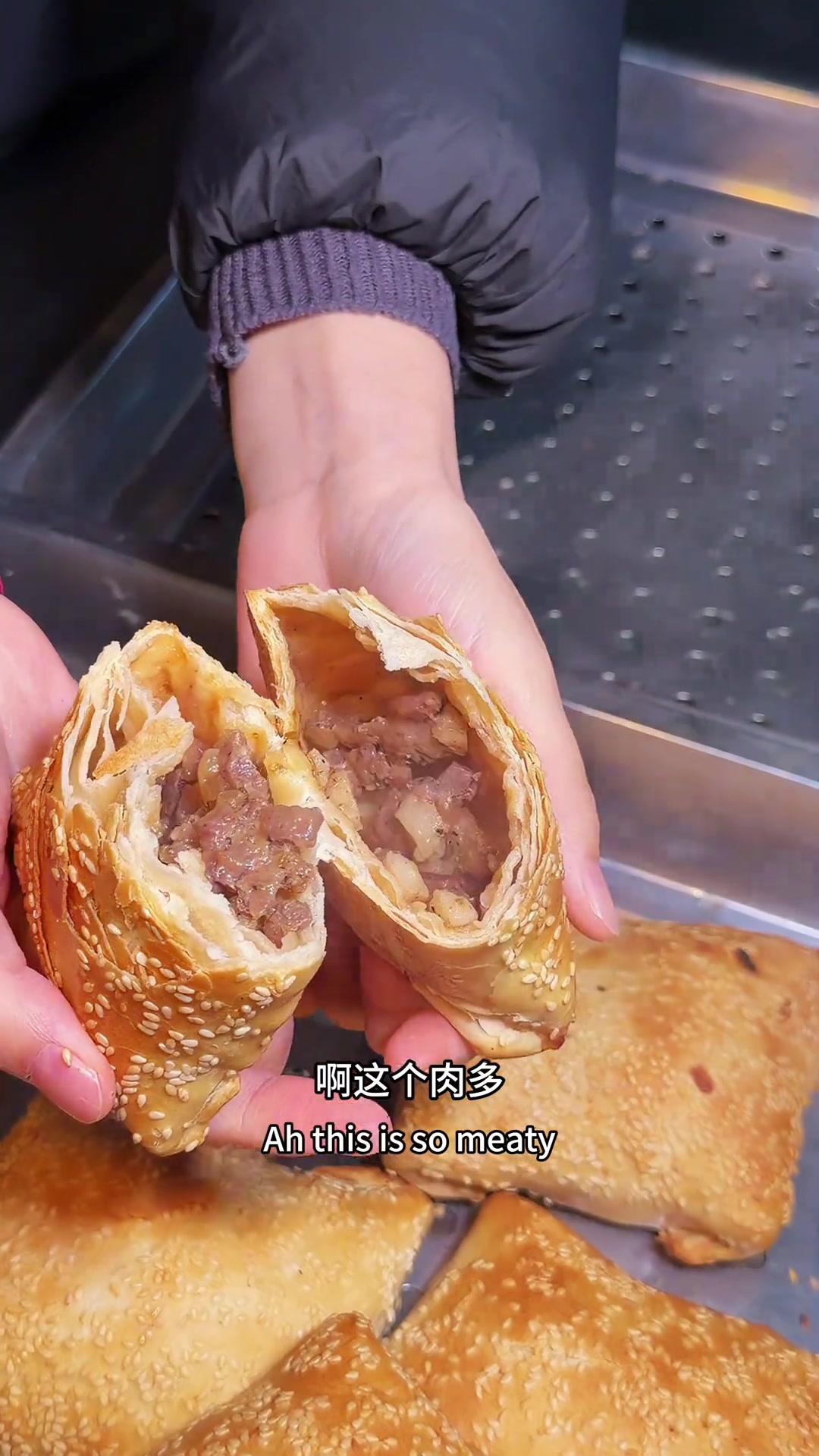 石家庄美食藏在街道边罕见的牛肉缸炉烧饼