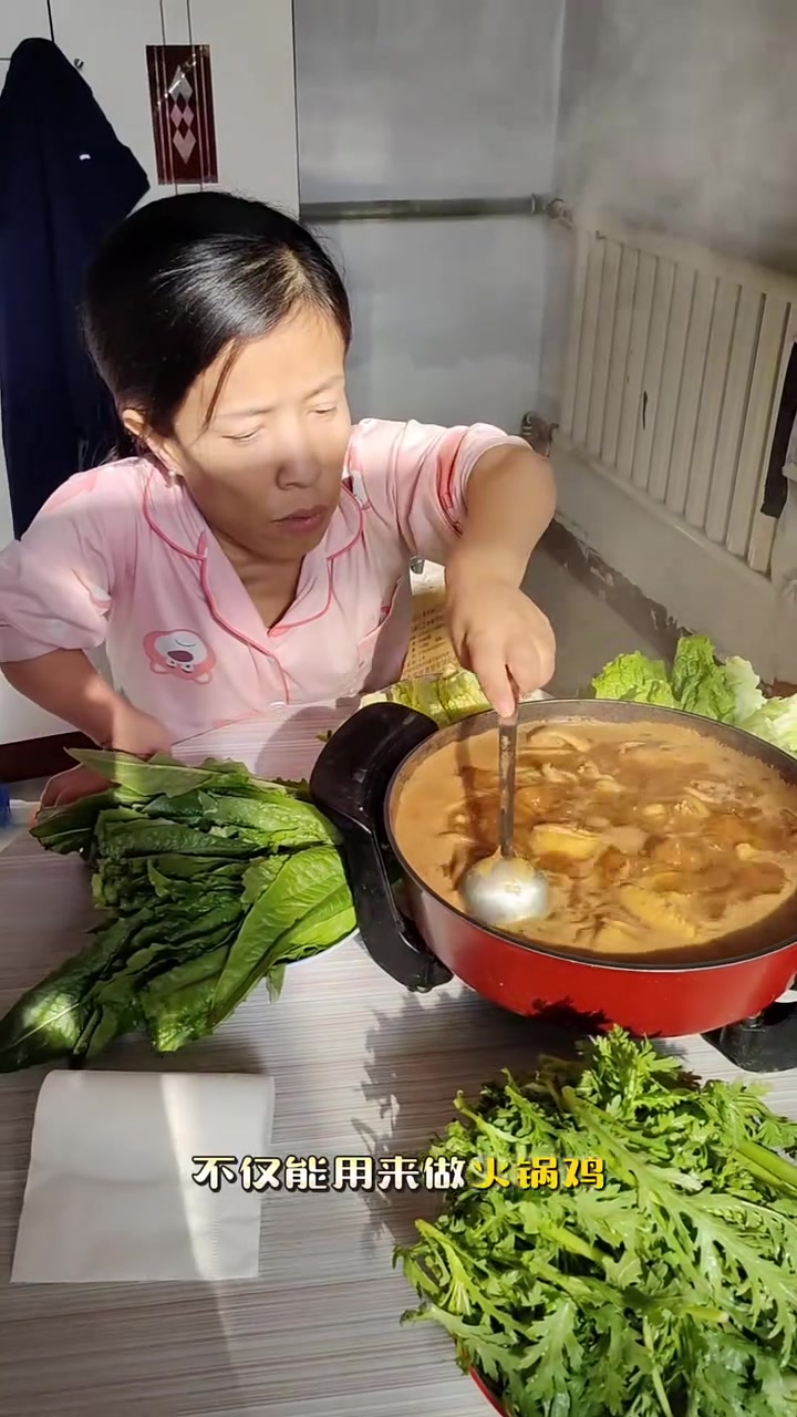 姐妹们！发现一款火锅鸡底料！0317沧州正宗款，麻辣鲜香绝了！上次在家煮了一锅，室友直接舔