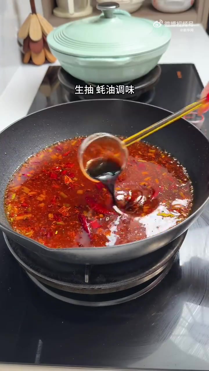 「收藏！水煮肉片家常版做法」给大家分享这道水煮肉片的做法，做法简单，肉片滑嫩超美味。年夜饭