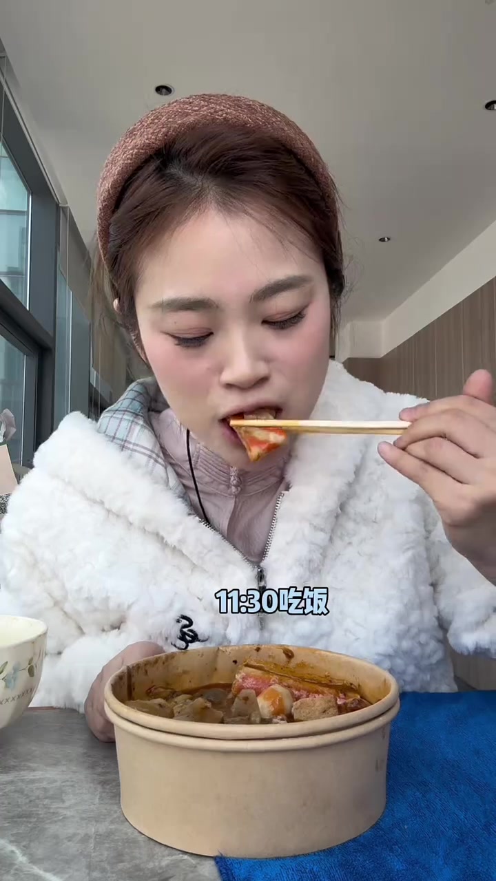 今天给自己做了家庭版鸡公煲～