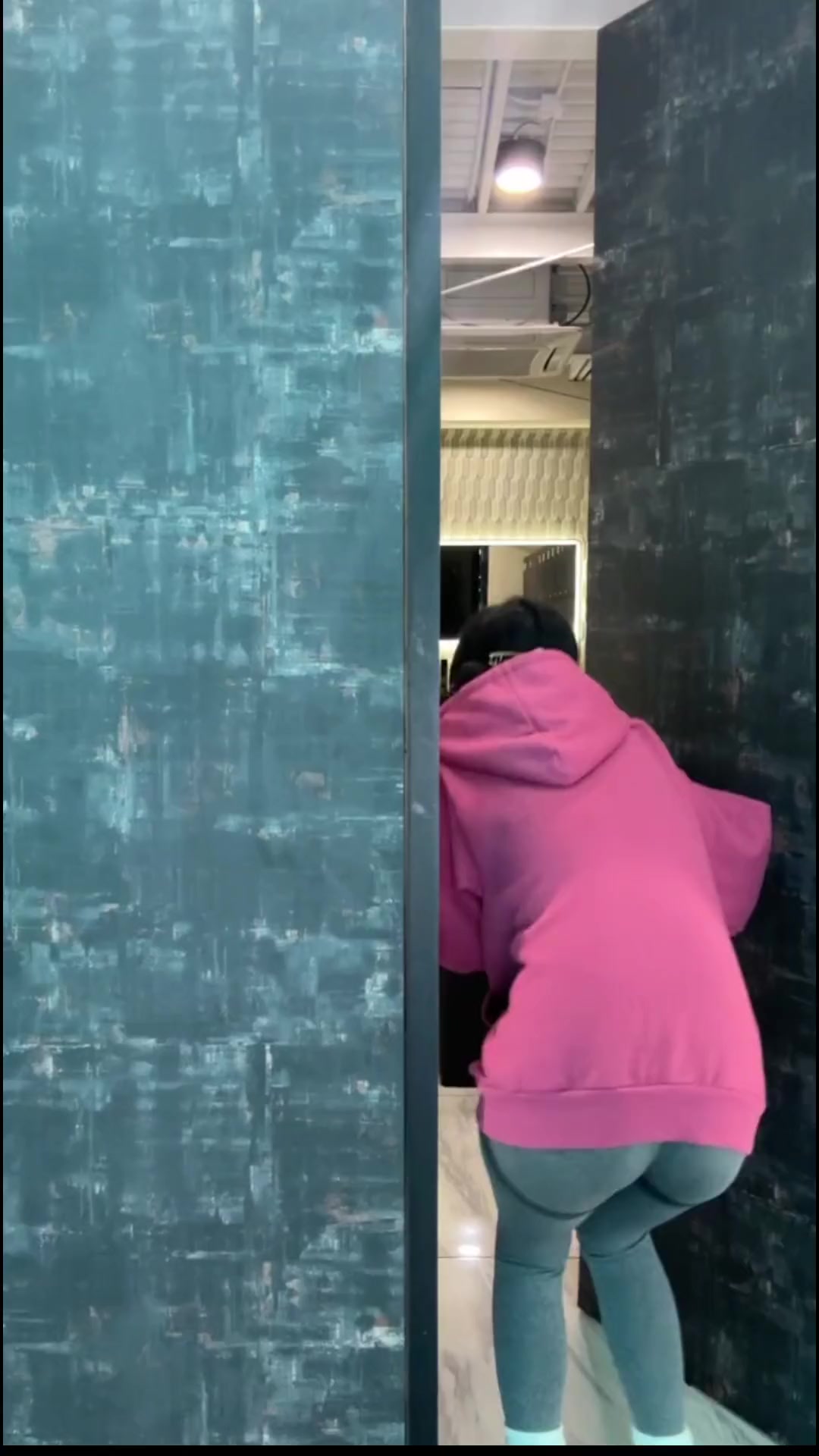 嗨你好一个人吗吹口哨