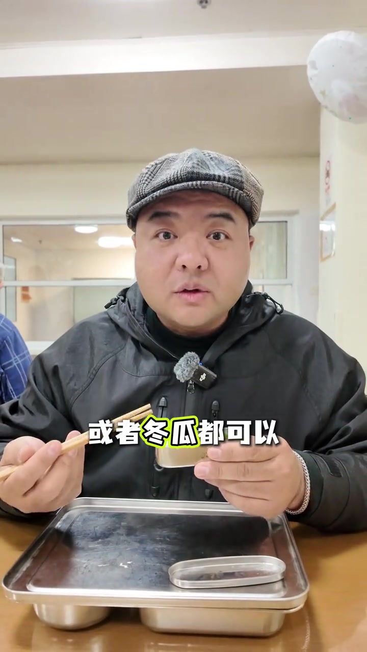别以为我去养老院是参观，其实我是去食堂吃饭！
