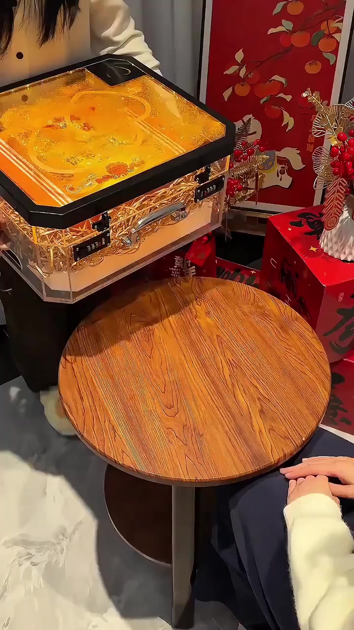 爸爸妈妈,快过来看呀!马上要过年了,快分享给你的好爸爸妈妈给你安排上这个德芙的巧克力礼盒奖