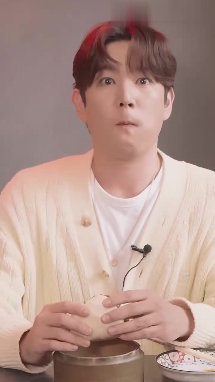 KANGIN「强仁-金英云」被选为米其林指南的新加坡汉堡,渣翻中字