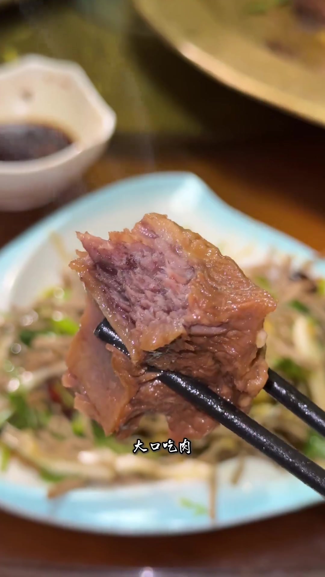 在石家庄干了三十年的老店！缸炉烧饼夹肉做的一绝