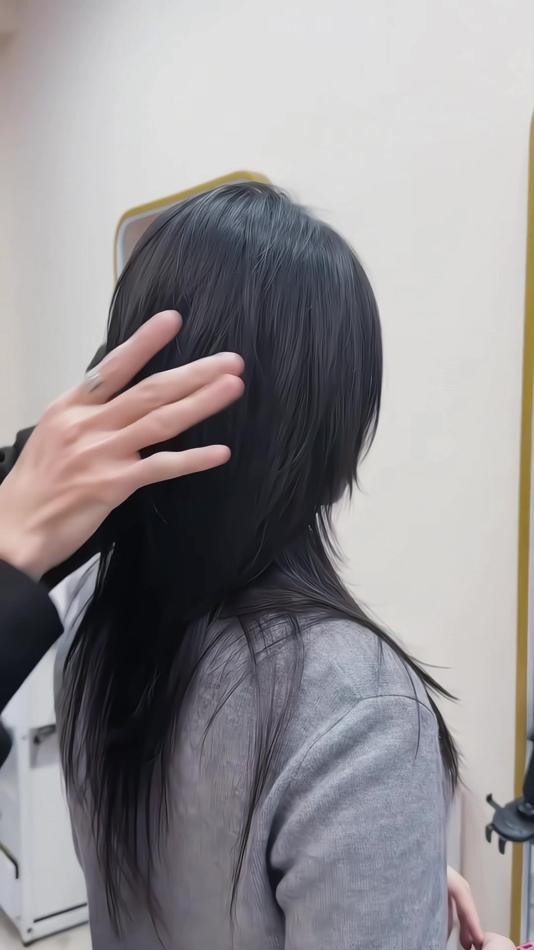 长发的狼尾鲻鱼头简直帅爆啦