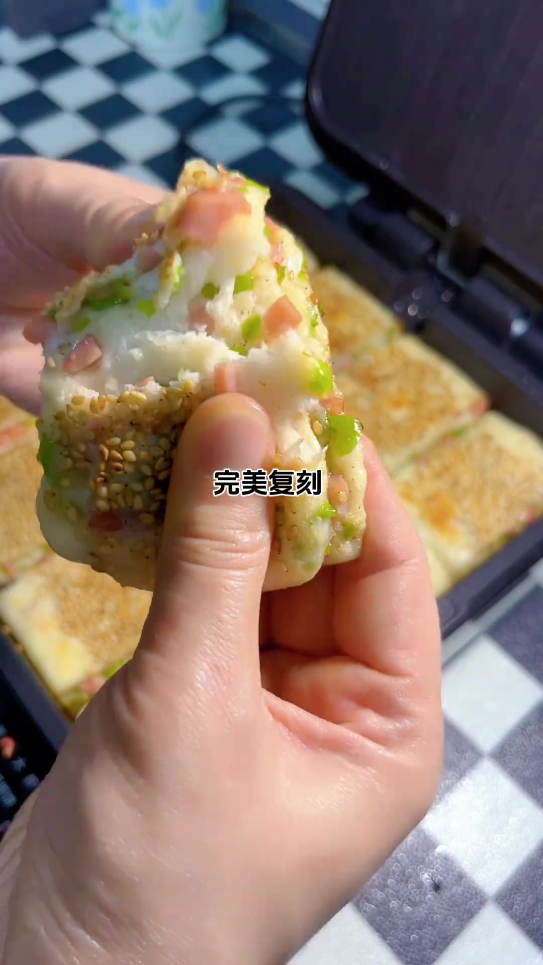 用利仁双拆盘电饼铛做青椒火腿饼配蛋挞