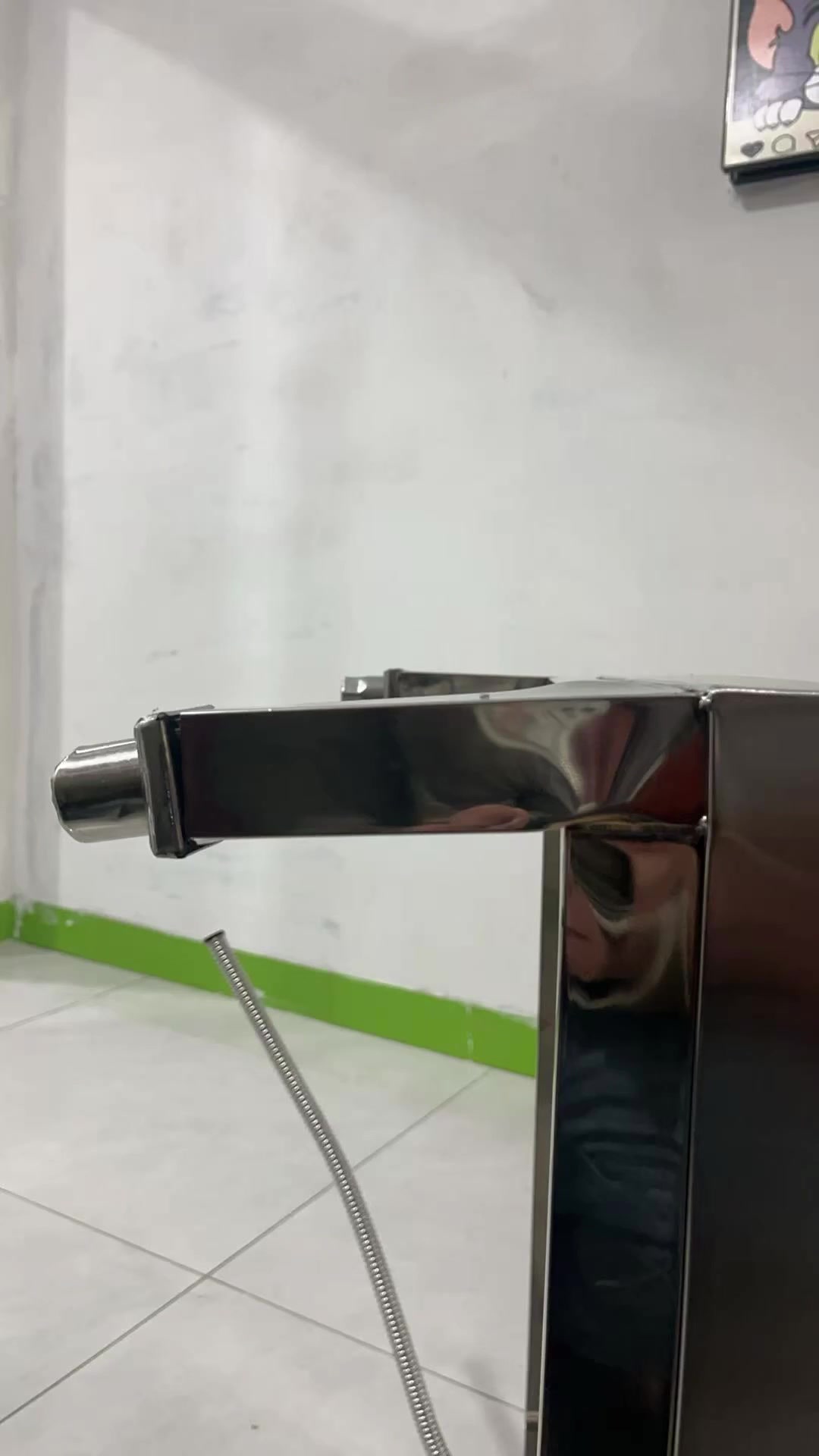 蒸饭车接水盘被快递暴力了,谁之过?只能怨自己命不好啦
