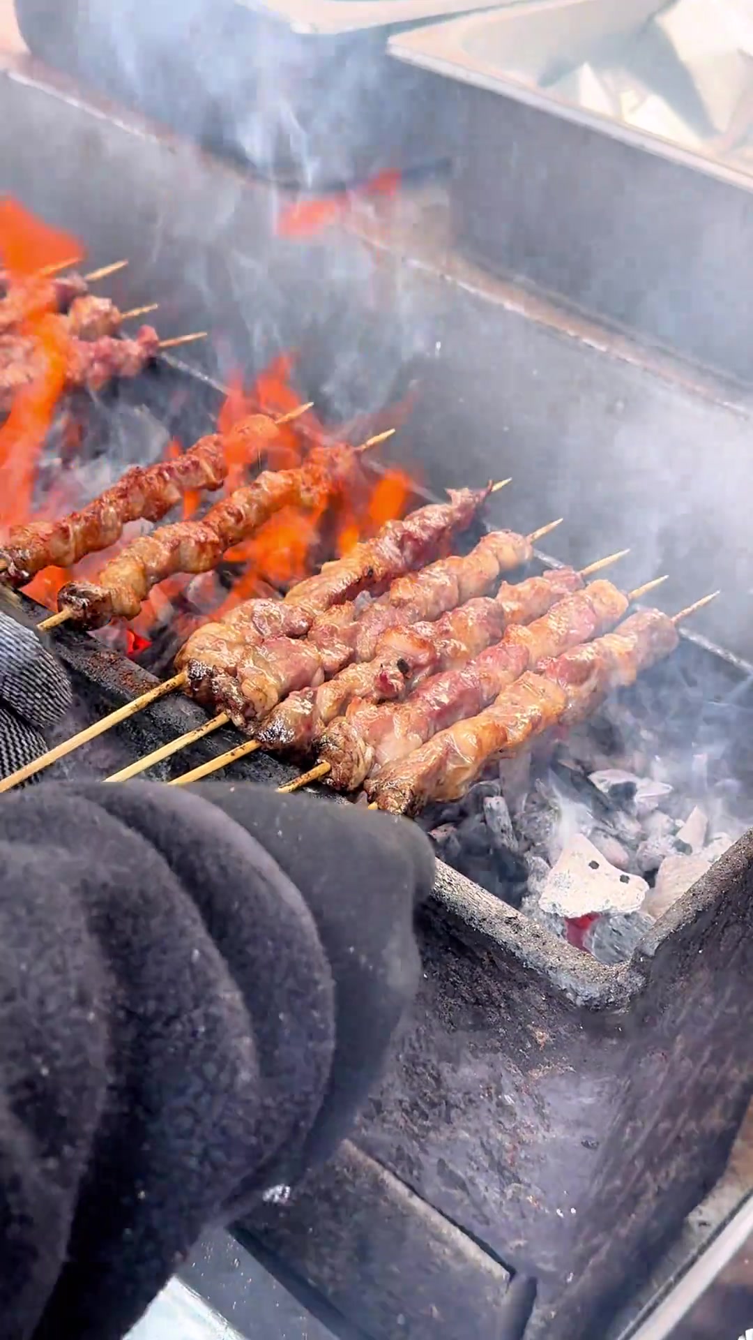 老味羊肉串来了，这一口就让人想家！天津美食