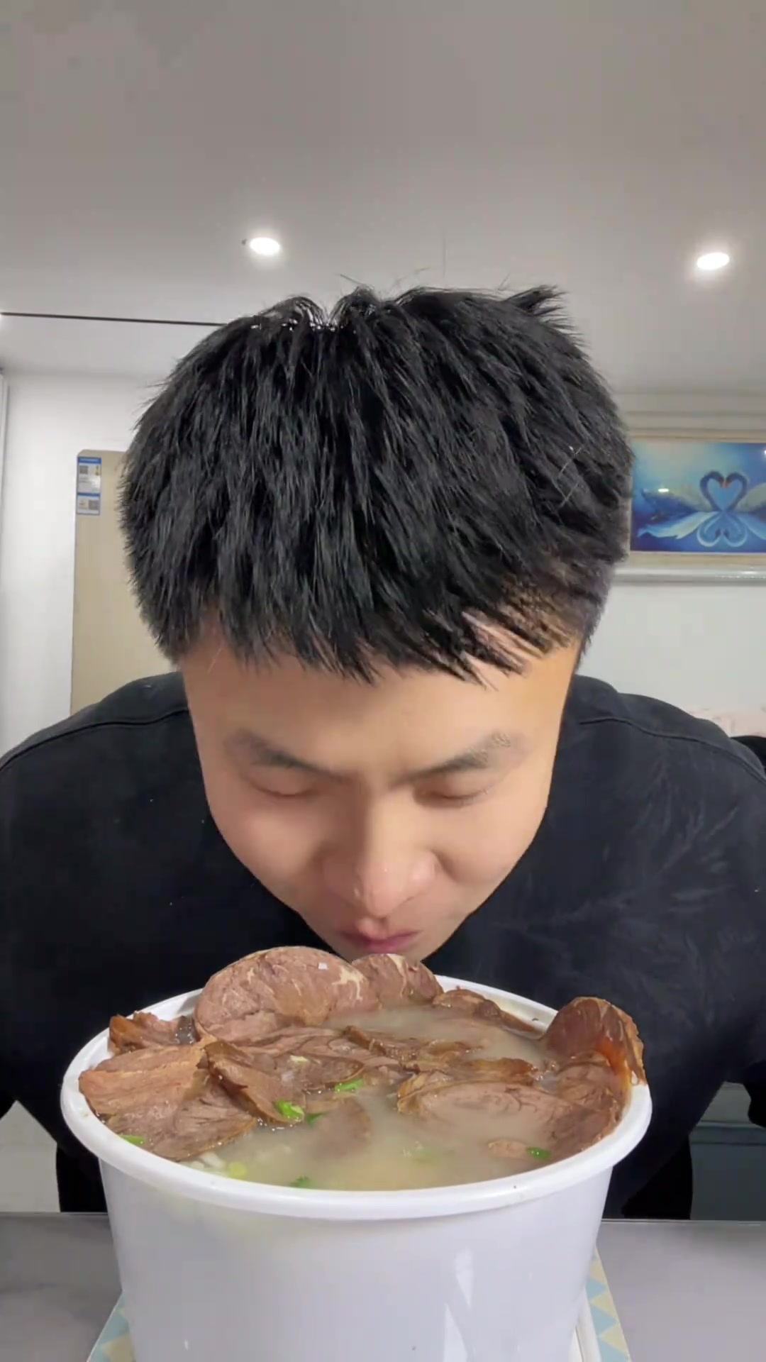 挑战10秒喝完洛阳牛肉汤，你能做到吗？