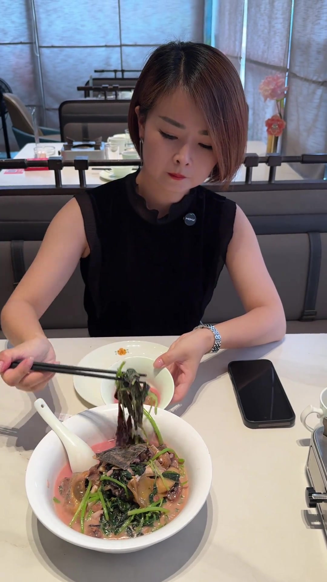 湘辉里渔村小院脚鱼炖苋菜，好吃但切勿模仿！