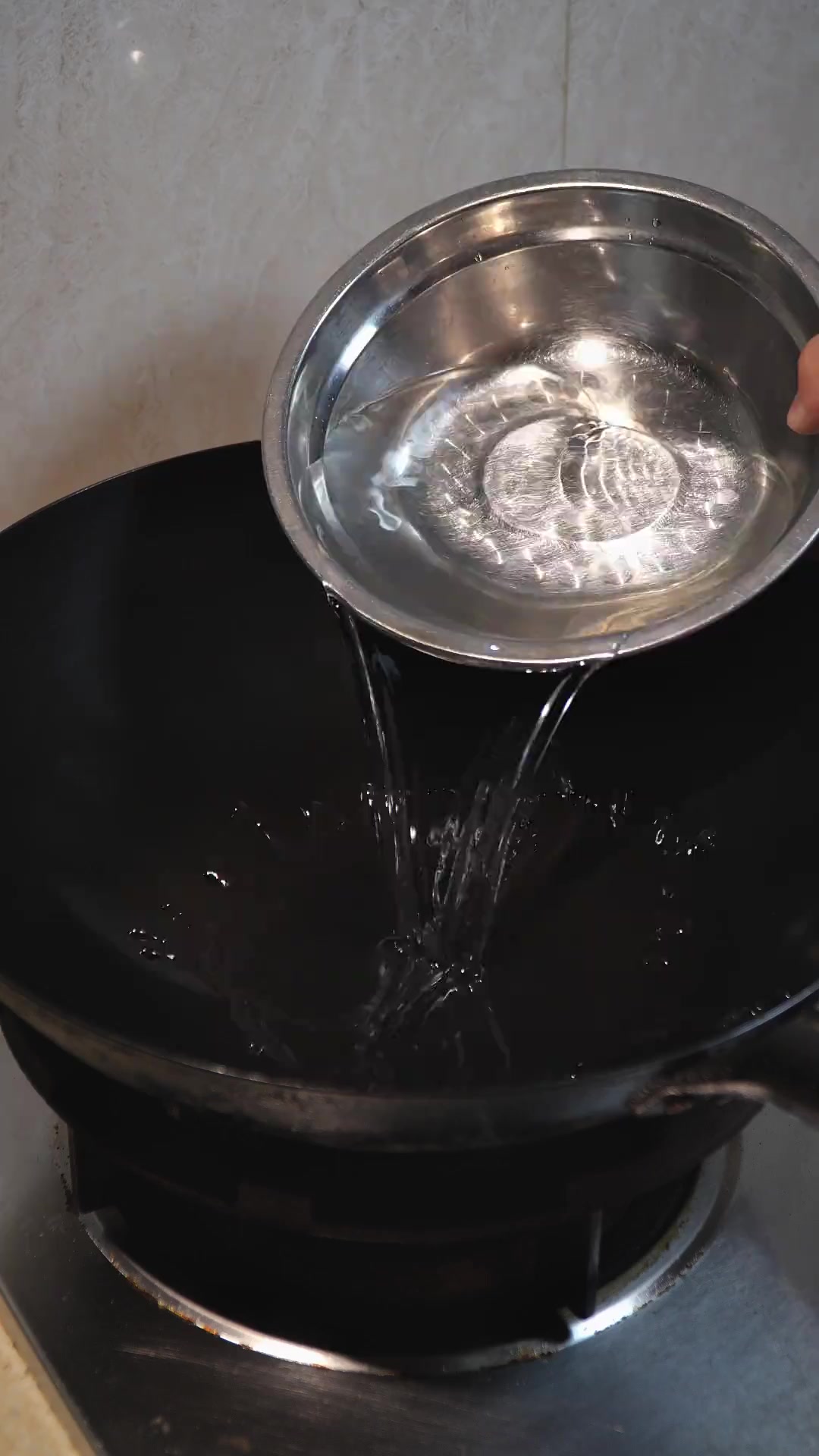 家常小炒芹菜炒鱿鱼，简单做法分享