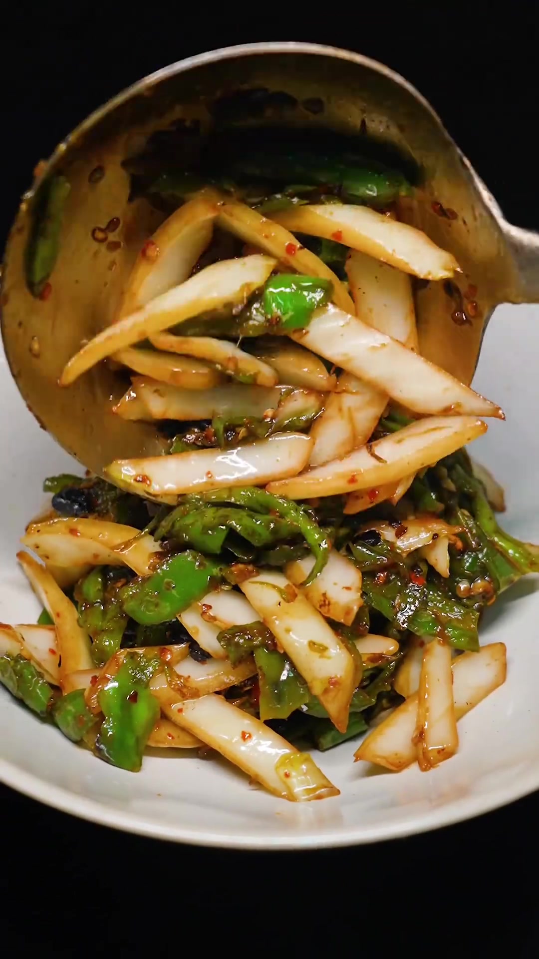 一道非常下饭的素菜,擂辣椒炒白菜杆 玩在长沙吃在湘潭