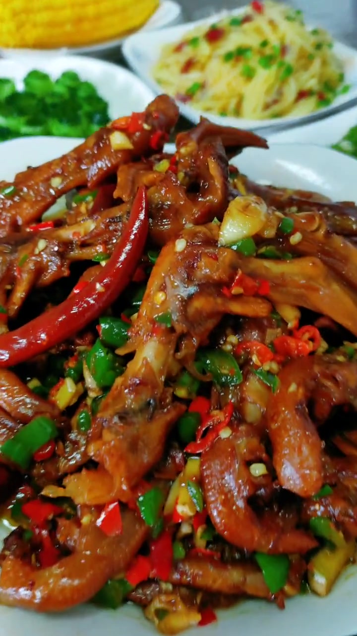 荤素搭配，普通饭菜皆是家的味道