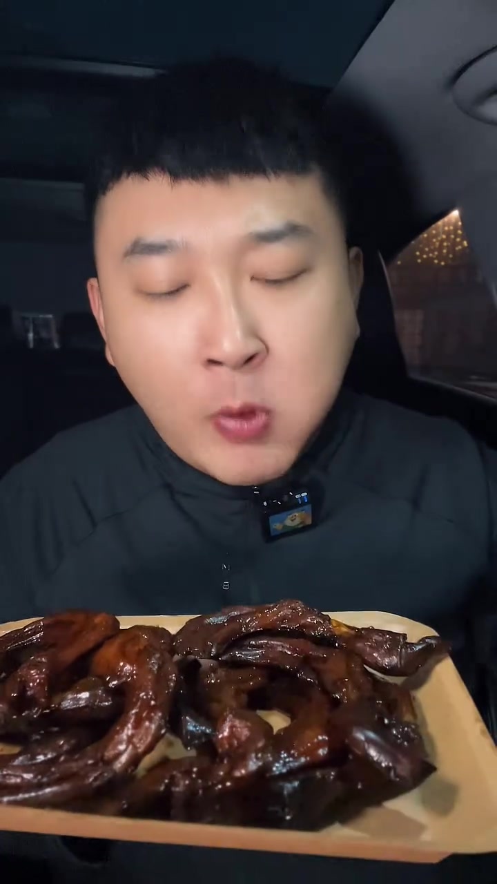 这卤鸭掌真的是嘎嘎好吃