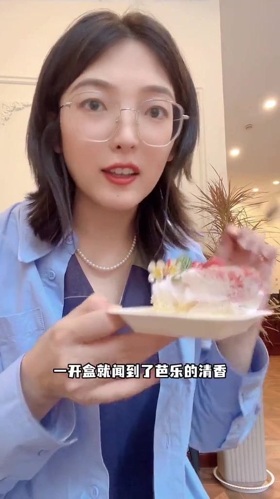 蛋糕漂亮到不忍心吃 光看就很开心啦 #生日蛋糕 #动物奶油蛋糕 #治愈系美食 #甜品治愈一
