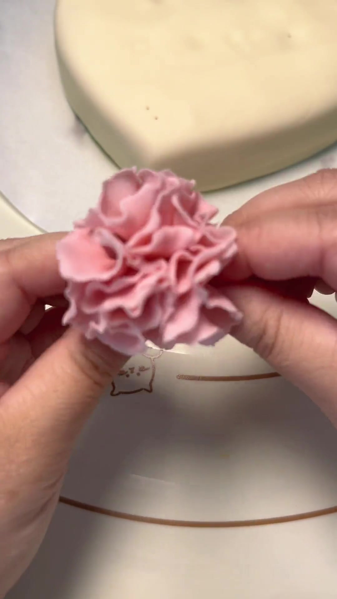 心形康乃馨版母亲节小蛋糕,大家学起来吧#花样面食 #花样面食制作 #母亲节礼物