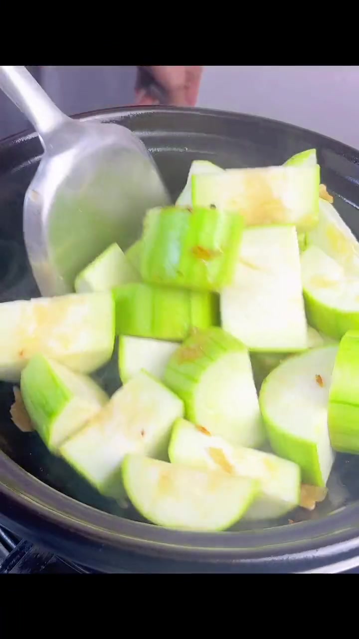 潮汕美食：花甲水瓜煲，鲜甜十足