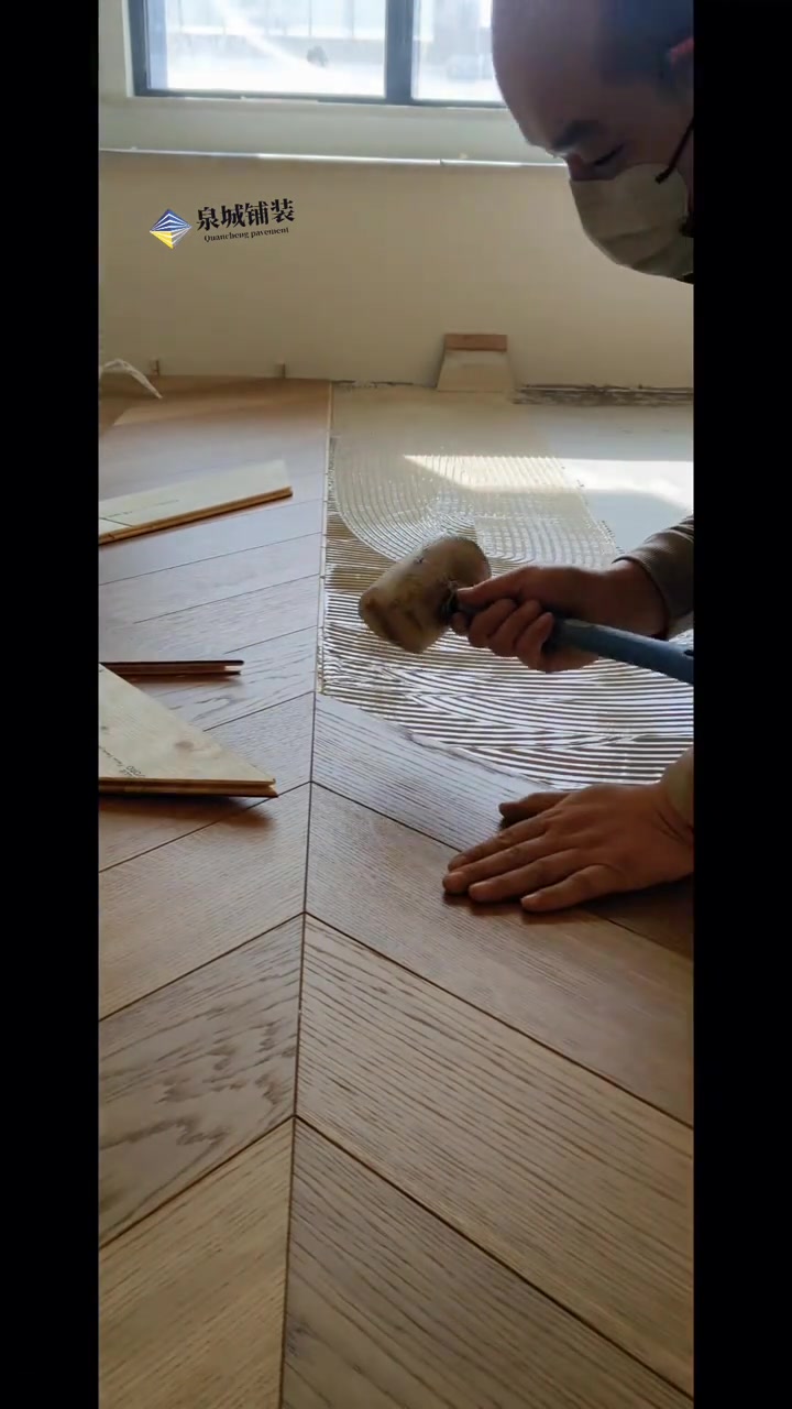 济南鱼骨拼木地板安装，施工现场实拍！