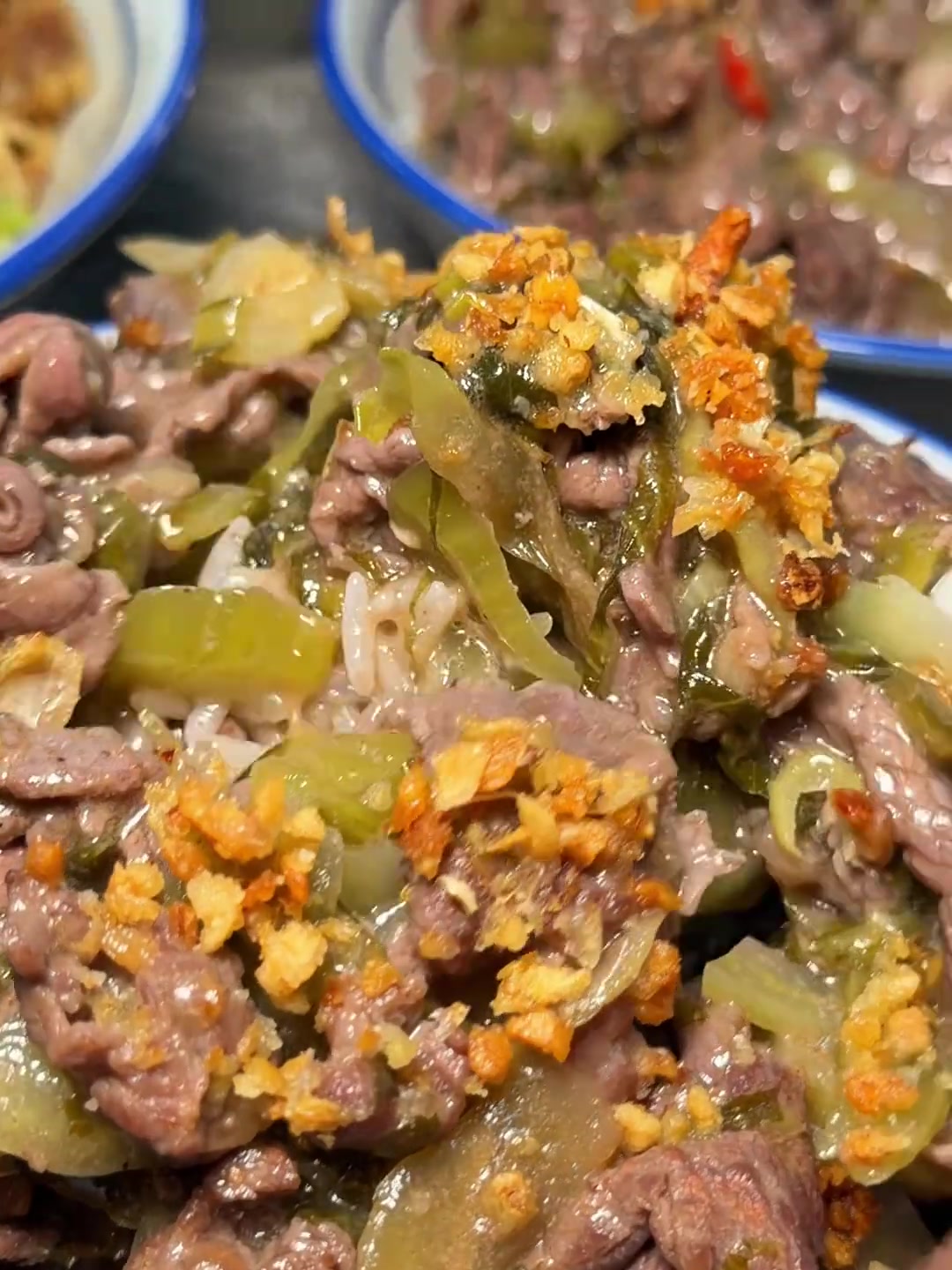 隐藏在马路边的酸菜牛肉盖饭有多好吃