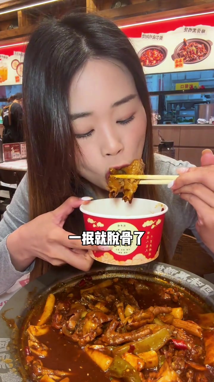 挑战辣哭嘴硬博主,回味黑鸭煲,辣到流泪!佛山