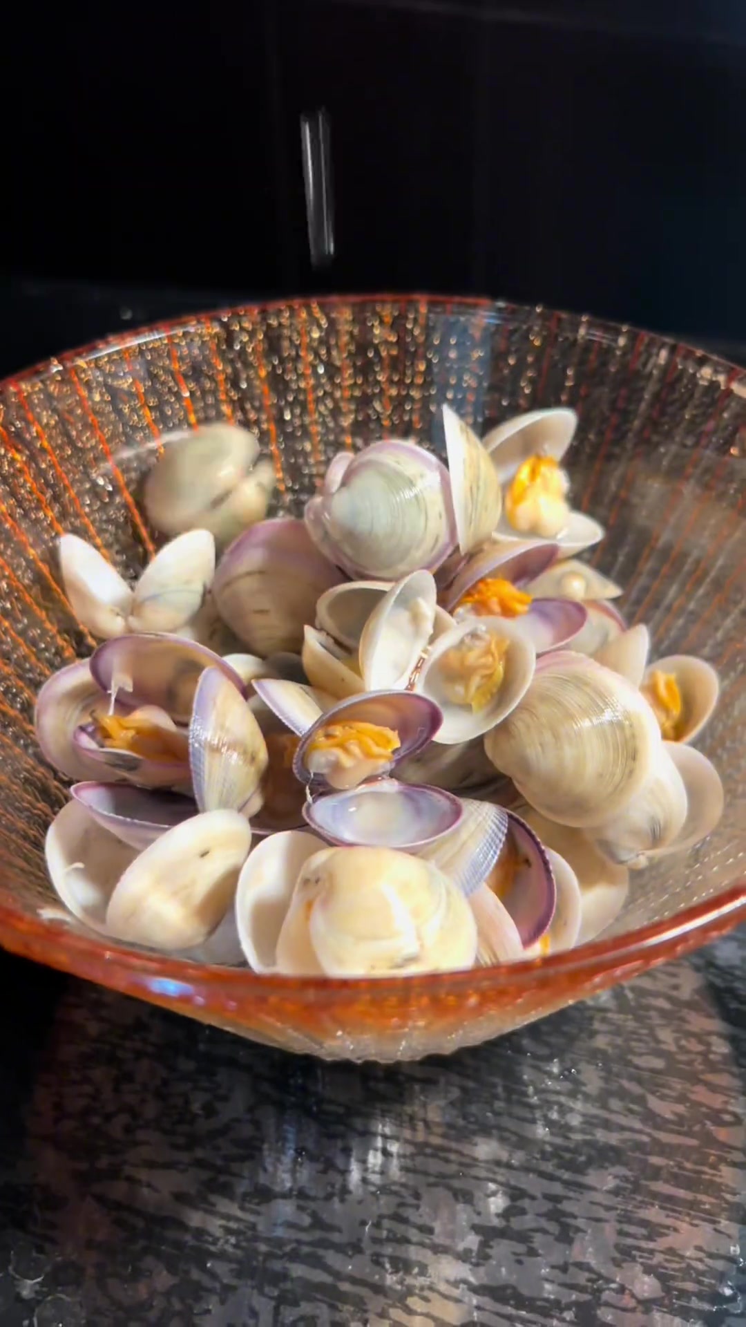 味道分享，黑毛猪肉蒸蛤蜊百合