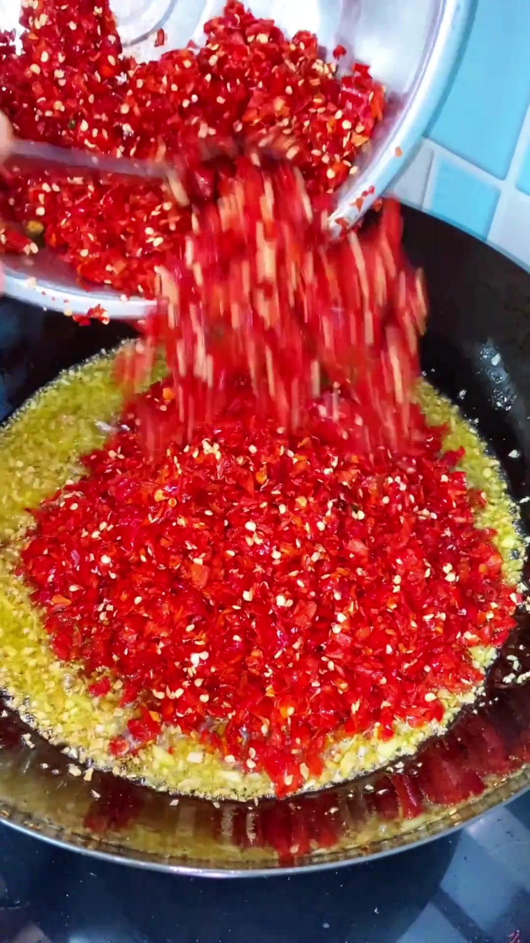 辣子酱制作季，分享家常陕西辣子酱做法