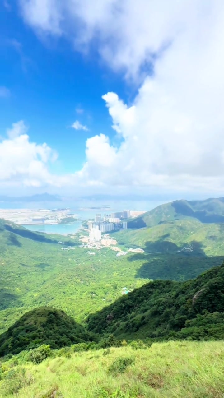 旅游时看到的这石头，你觉得像鸟吗？