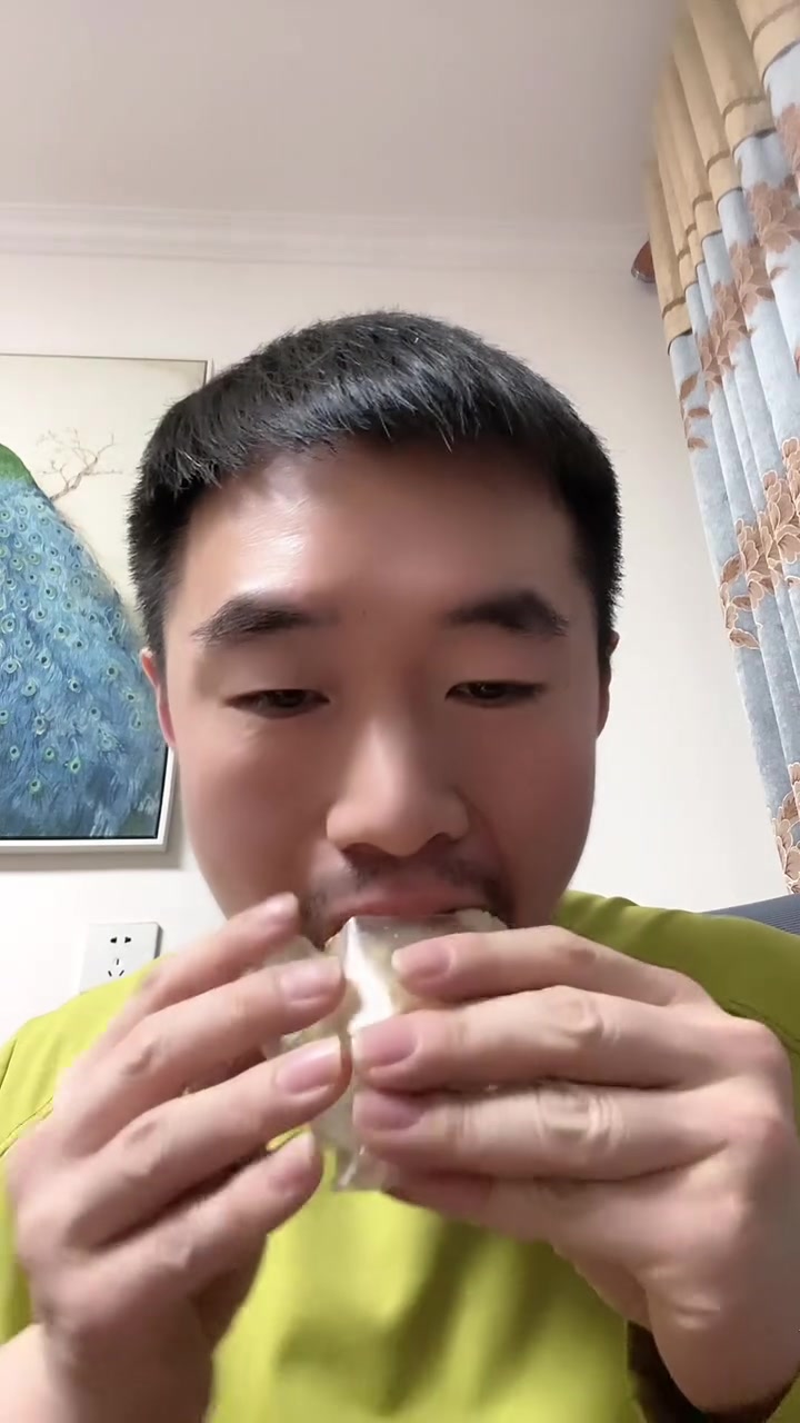 来朋友们，买过吉林老字号老母家蛋糕和炉果的，过年了，他们又出了一款年年有余，礼盒装的，这里