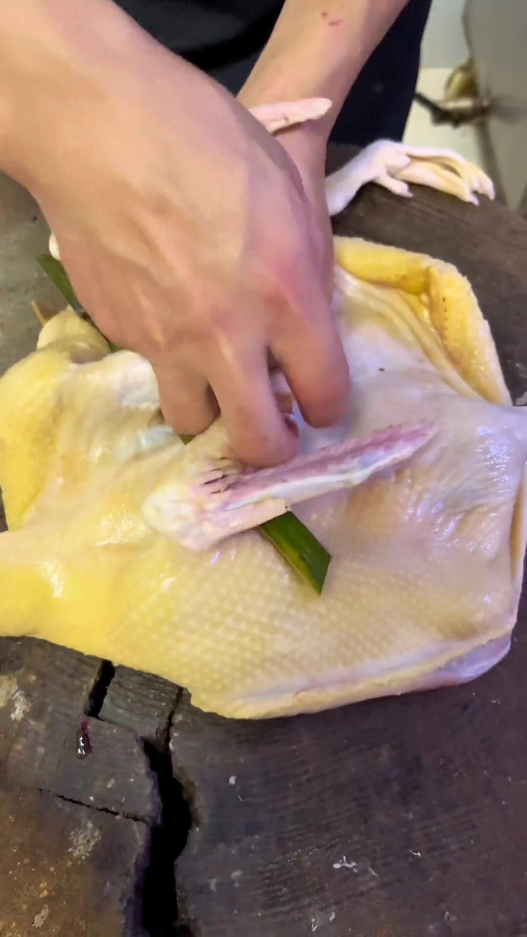 建瓯板鸭：传统工艺，形色香味俱全