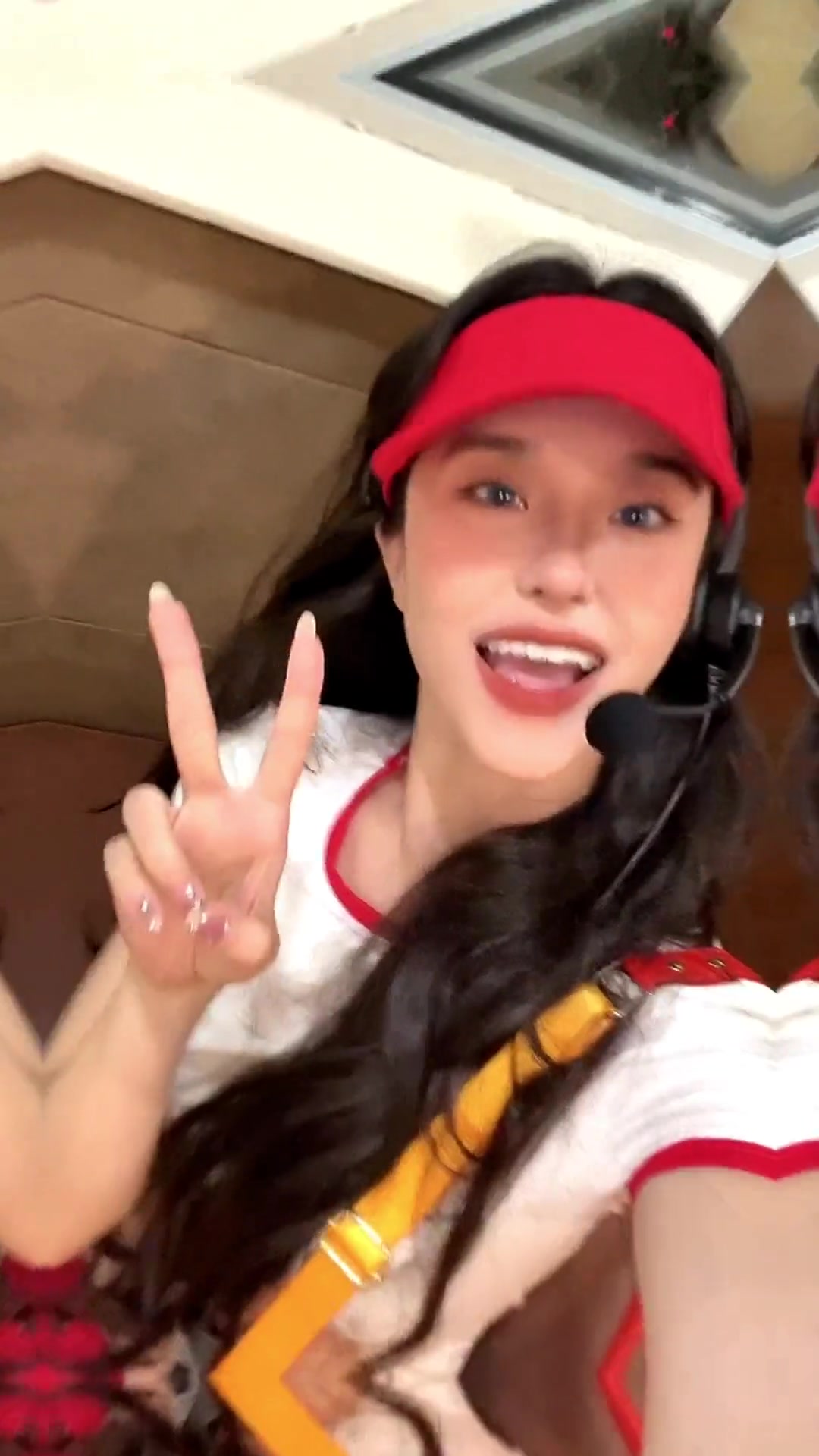 挑战拍麦当劳汉堡头像，小包包可爱又实用，看看今天带了啥