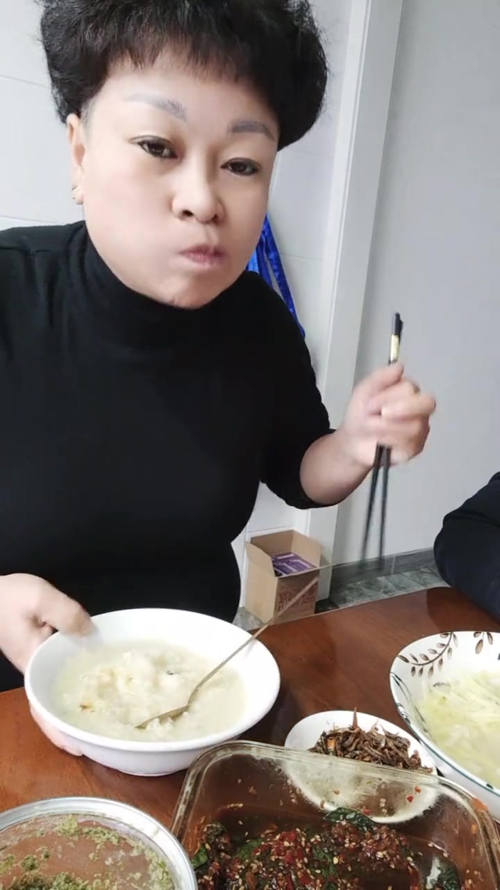 早饭整土豆汤，配银鱼干！