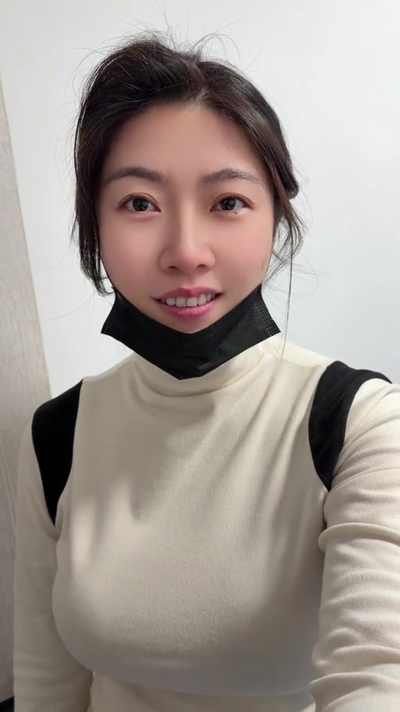 来了来了……蓝色网纱裙…….对付看吧……有点忙啊哈……#ootd每日穿搭 #轻熟风穿搭 #