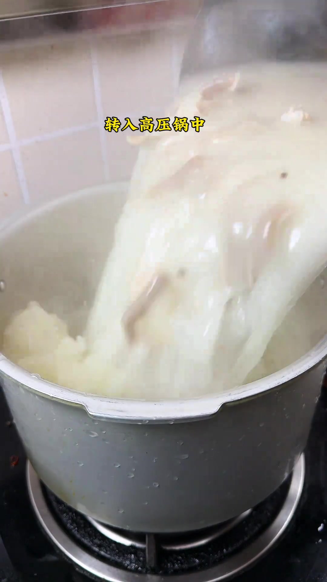 年夜饭安排这道猪肚鸡汤，营养又美味！