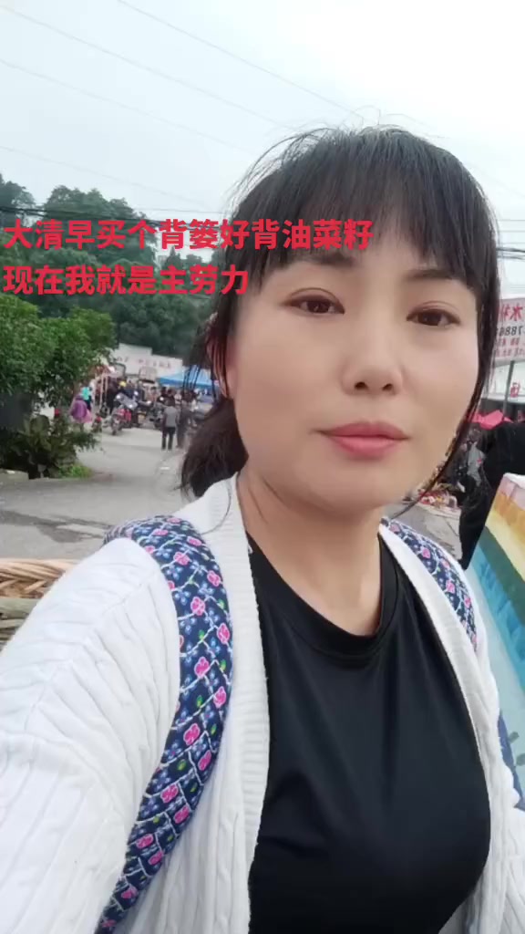 忙碌时节，欢快收油菜籽！