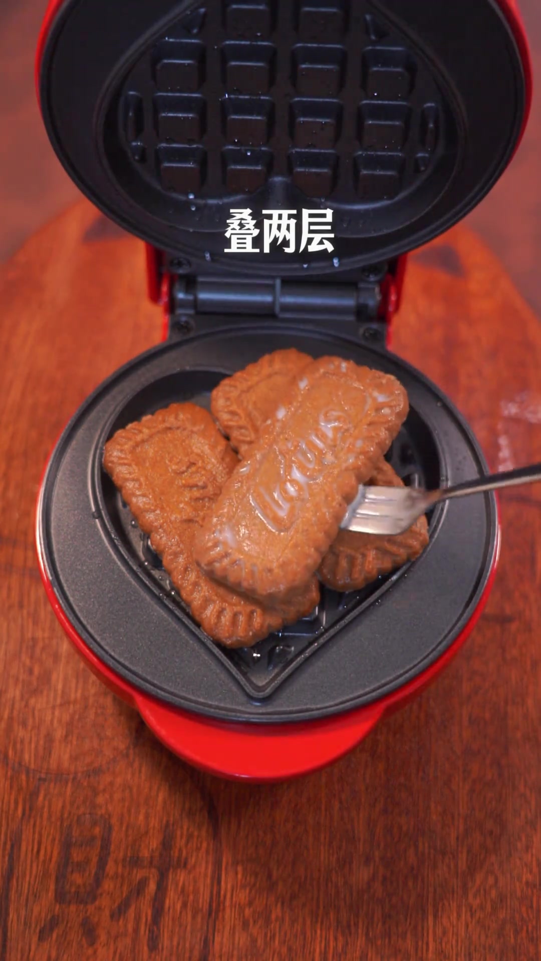 用两块饼干复刻连锁咖啡店华夫饼