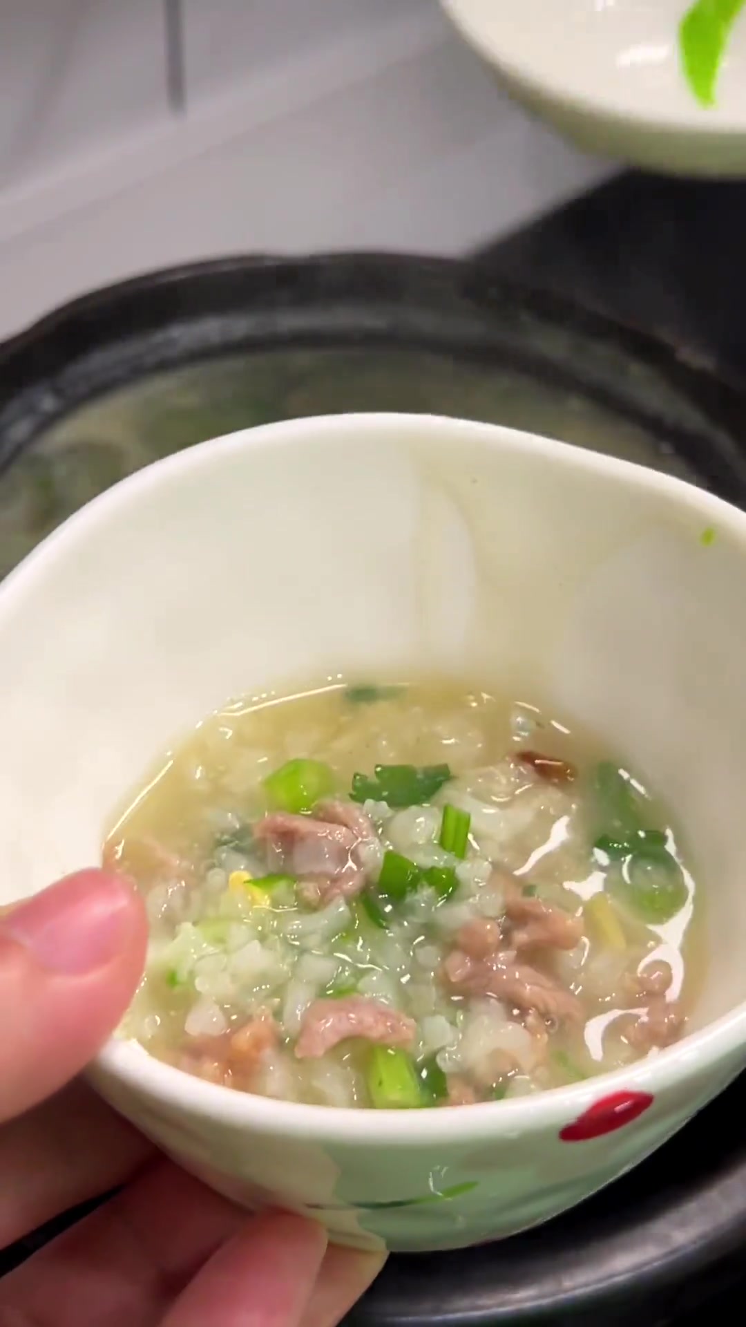 皮蛋瘦肉粥：做法简单，营养美味全家爱