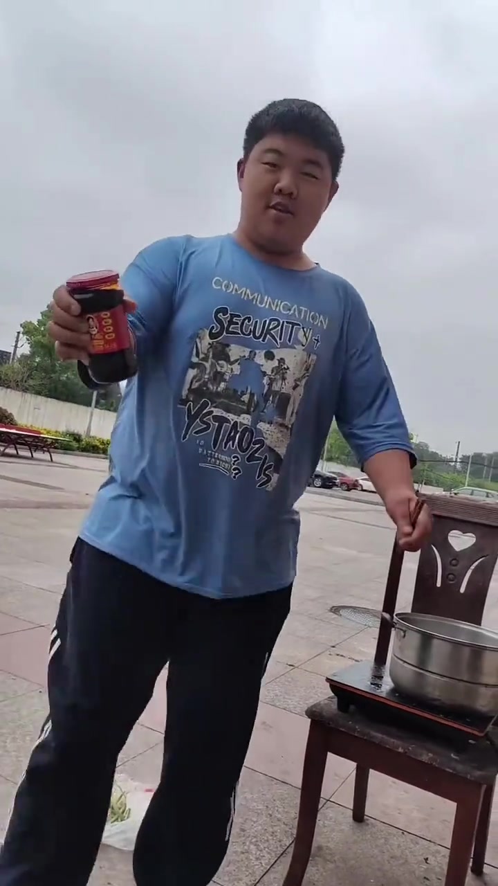 燕子和胖子的老干妈美食篇开启喽