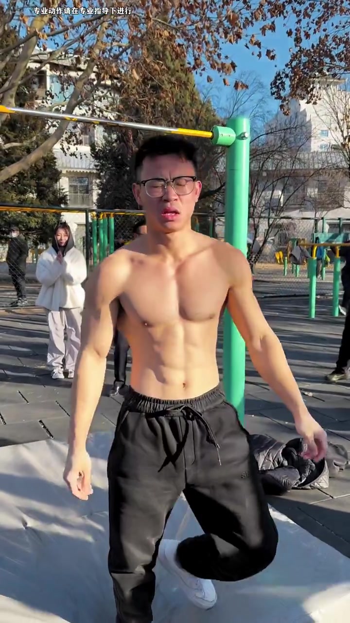 弘扬非遗宫廷盘杠，带领男女老少用盘杠中的动作强身健体，看着大家的进步，我太欣慰了！