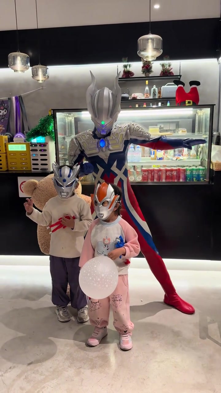 赛罗奥特曼送生日蛋糕，深圳广州港澳珠三角惊喜祝福！