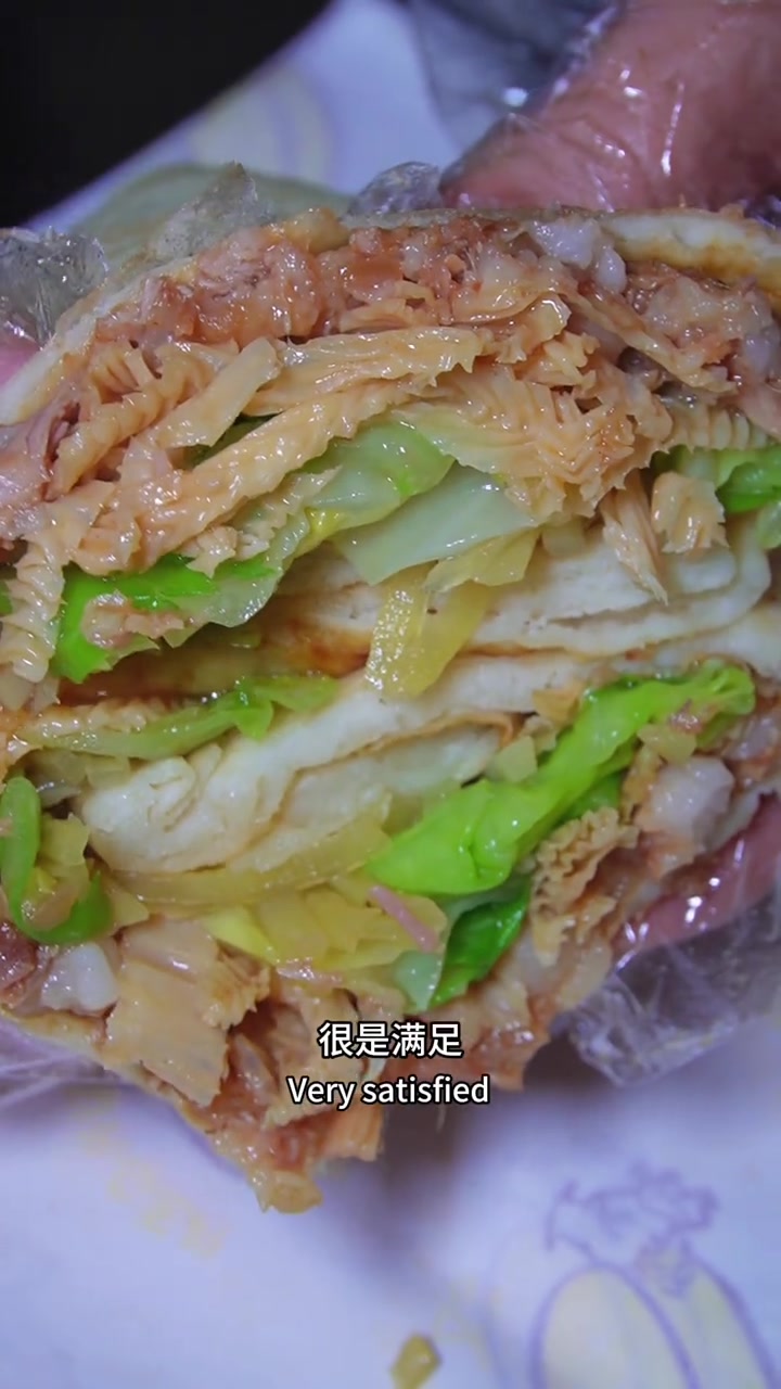 今天发现个大饼卷肉还不错