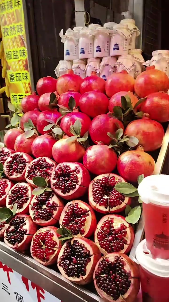 西安美食盛宴:300种小吃,羊肉泡馍、灌汤包、腊牛羊肉等一网打尽!