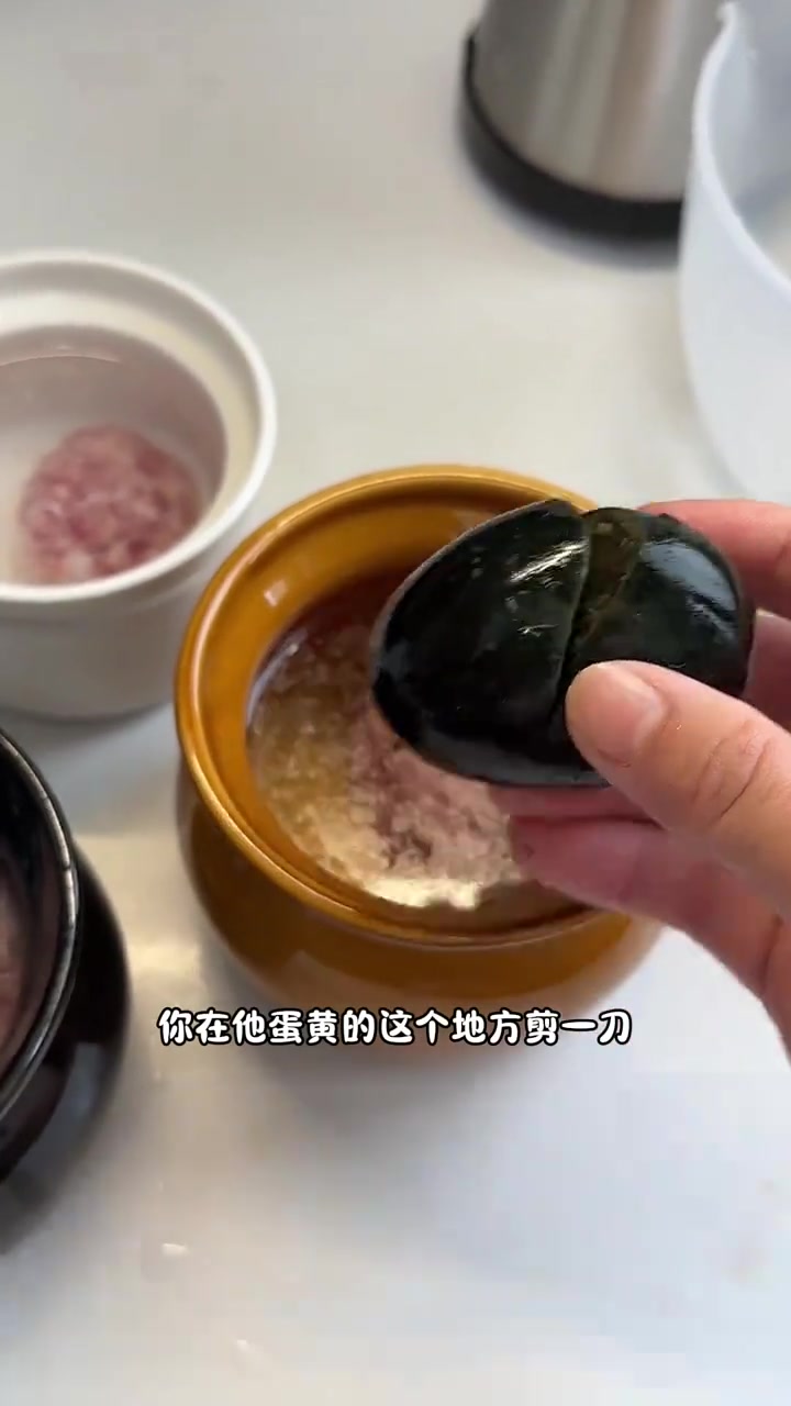 皮蛋肉饼汤,在家复刻南昌瓦罐汤,简单又美味!