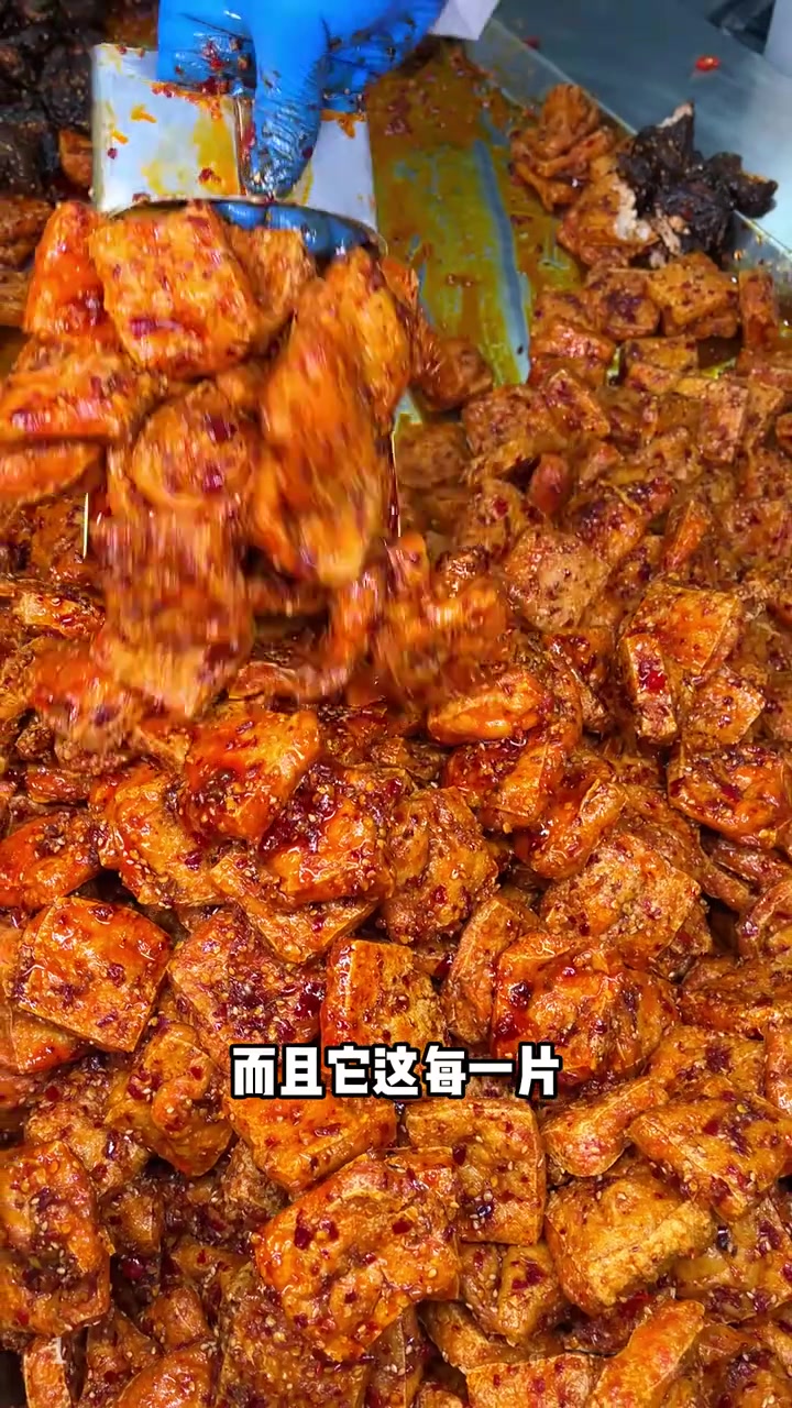 陪男友回家过年,尝到老长沙臭豆腐,美味难忘!