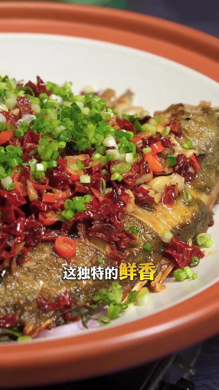 湖南版爆辣臭鳜鱼 都知道安徽臭鳜鱼出名，其实湖南也有这样的一道逢年过节的必吃菜，这份特殊的