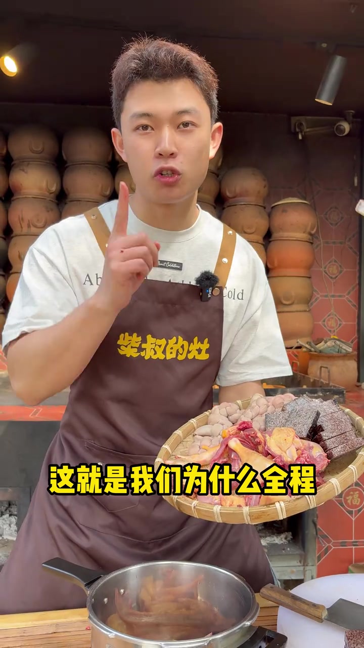 天冷吃热乎的，沙焖小肠米雪鸭，暖胃又美味！